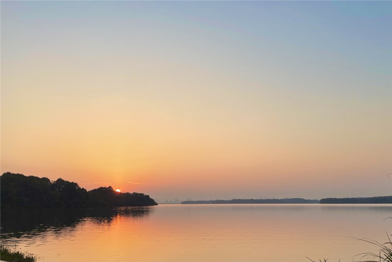 平湖日落