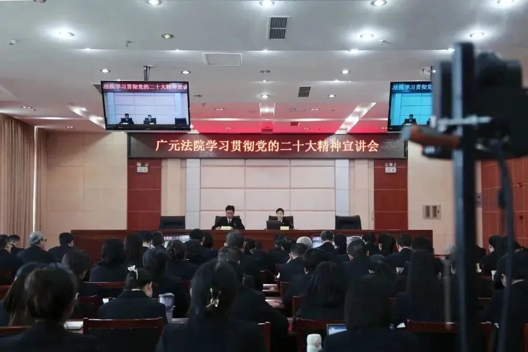 全国“人民满意的公务员”郁华冰党员法官..
