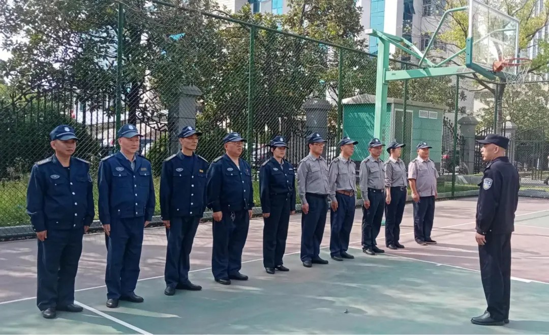以训提能强素质 苦..