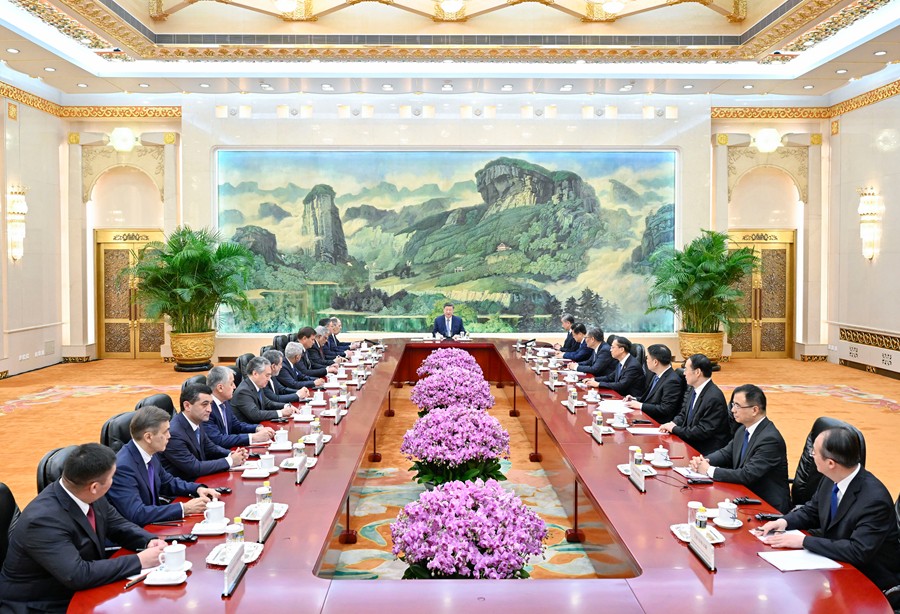 习近平集体会见上海合作组织成员国外长理事会会..