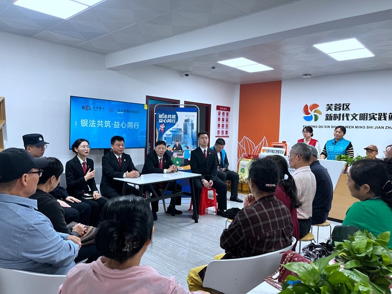 普法零距离 慰问暖人心