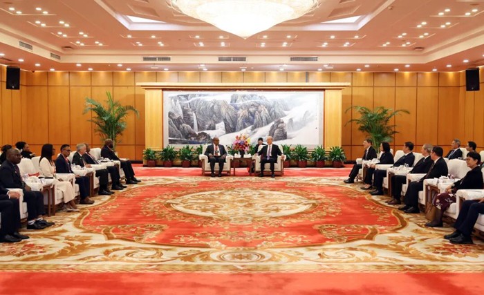 张军会见葡语国家和地区最高法院院长论坛代表团