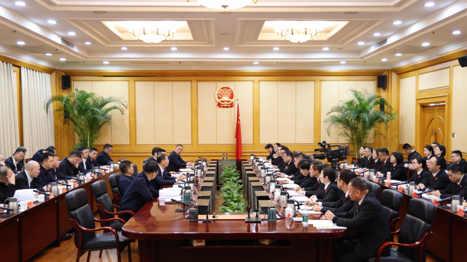 市政府与市法院召开2025年度联席会议