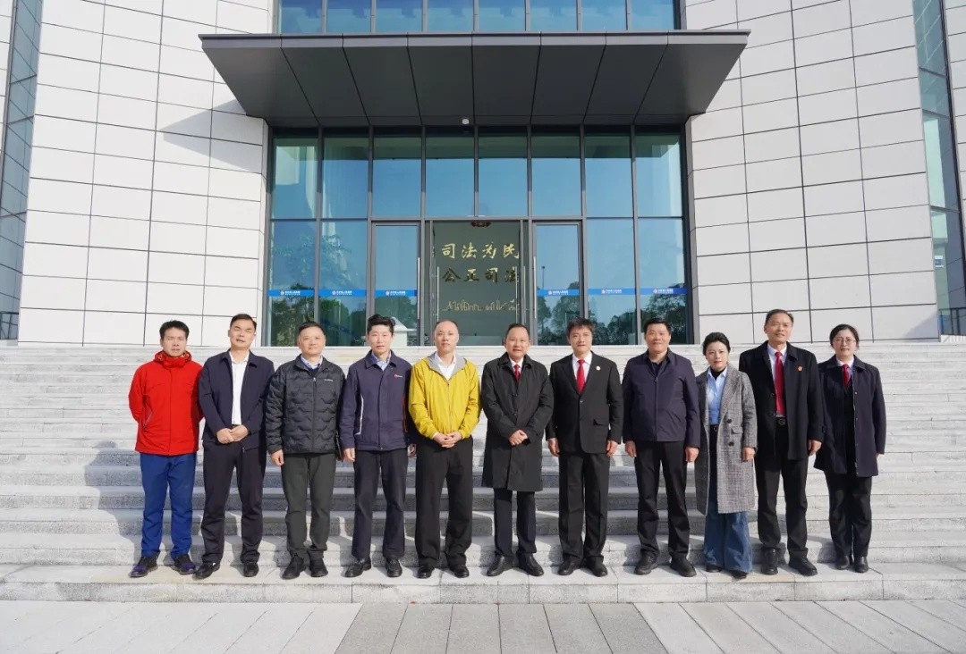 人大代表看法院 共话司法新篇章