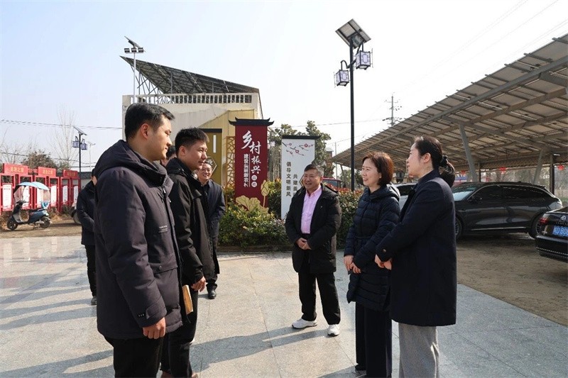 淮南中院赴前圩村开展春节前走访慰问活动