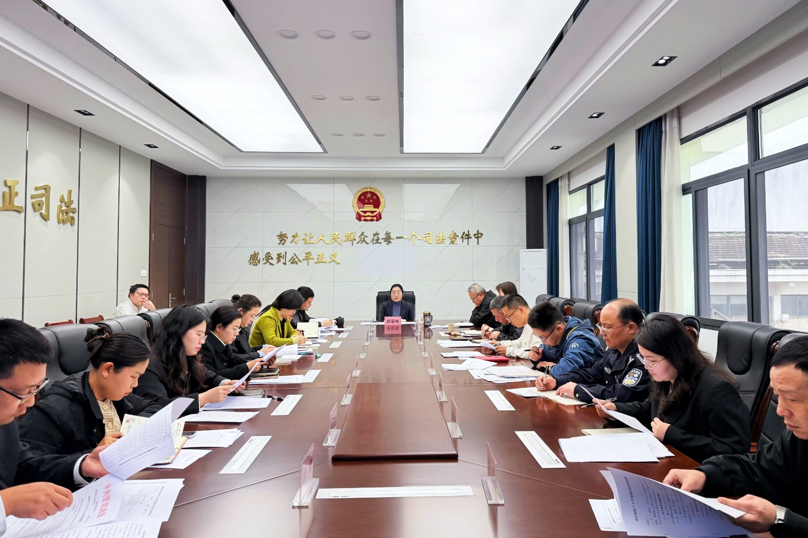 郊区法院召开4月份工作例会暨审判执行工作质效推进会