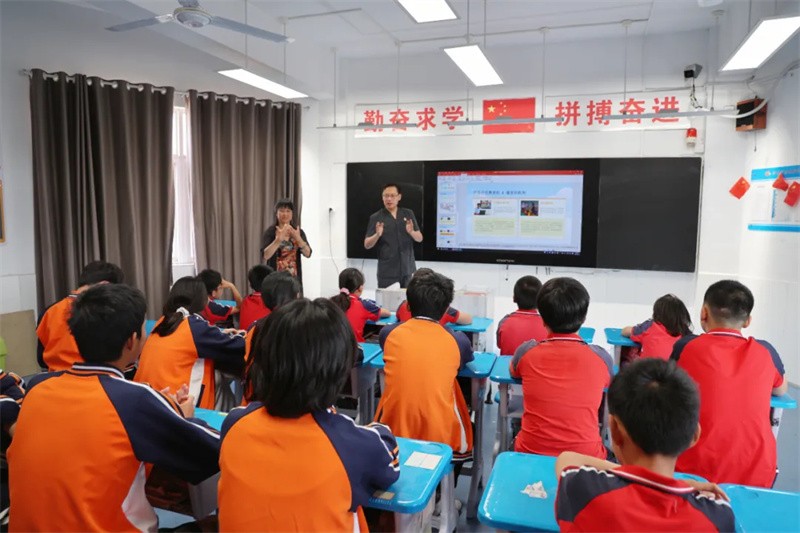 淮南中院干警走进市特殊学校开展普法活动