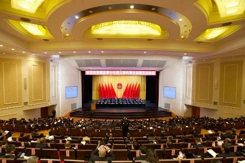 东城区十七届人大五次会议通过..