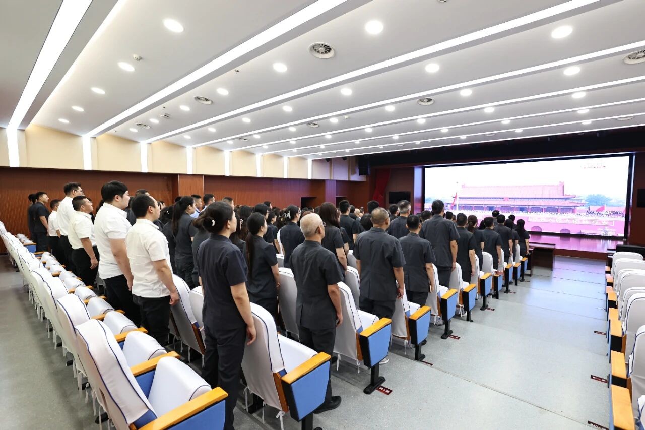 廊坊中院集中观看纪念中国人民抗日战争暨世界反法西斯战争胜利8..