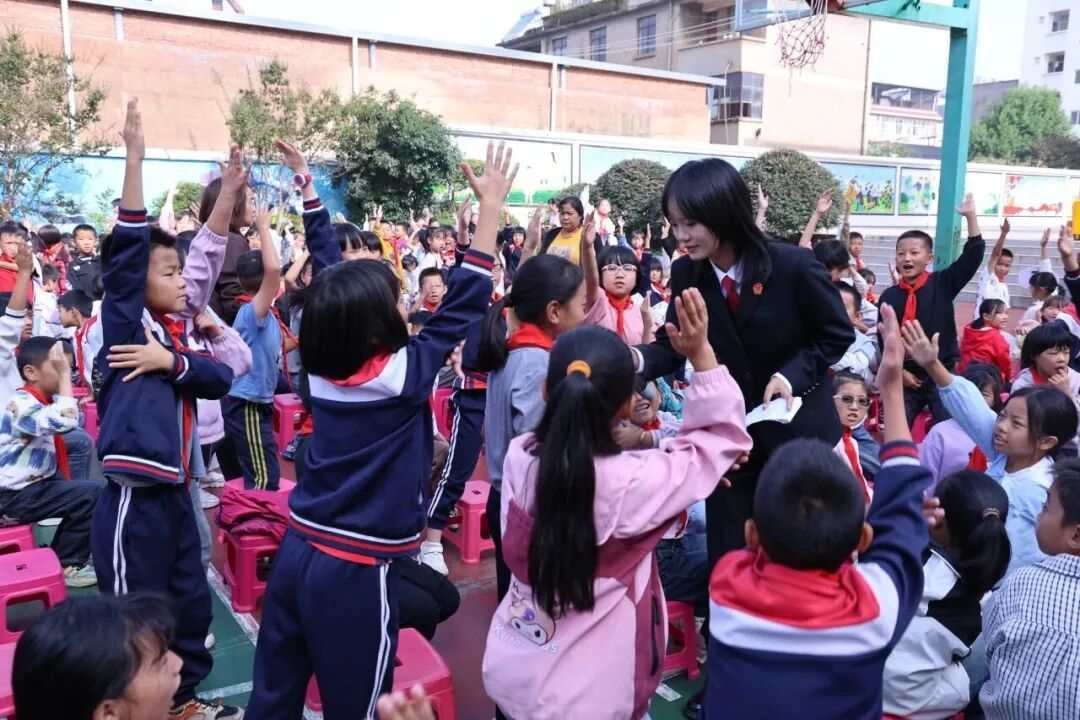法院干警变身“法治老师”，校园里的这些课超有料