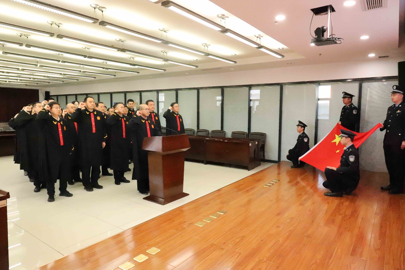 “宪”在行动 与法同行——西青法院开展“宪法宣传周”主题宣传活动
