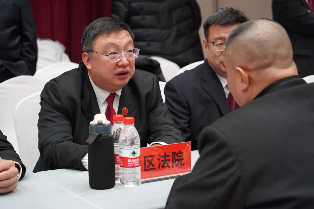 【聚焦两会】“两会”现场设点接受代表委员咨询，听听通法..