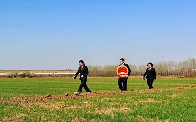 北辰法院“大篷车”春耕普法记