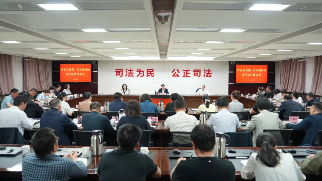 争当新时代优秀青年法官 在推进审判工作..