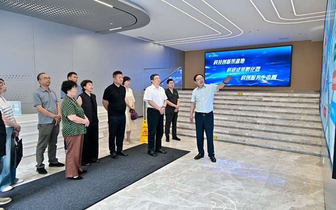 天津高院邀请代表委员视察南开法院